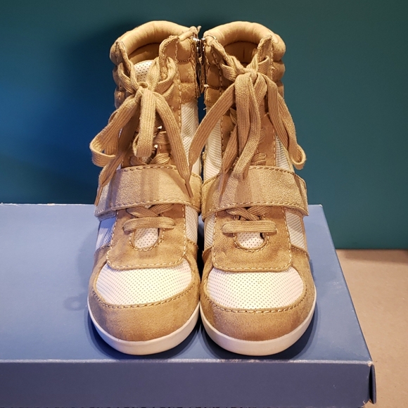 Simply Vera Wedge Sneakers Sz. 9 - Picture 2 of 7